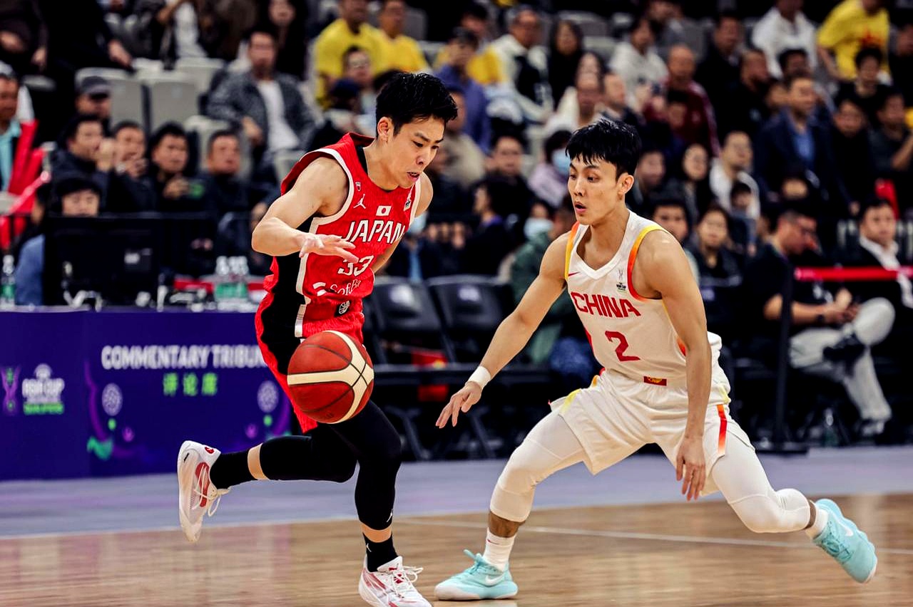 包含CBA常规赛今晚走向成谜；比利亚雷亚尔远射贴柱；引发热议；轮换策略成焦点的词条